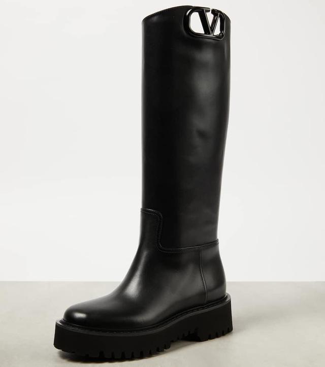 V Logo Signature Boot In Black Product Image