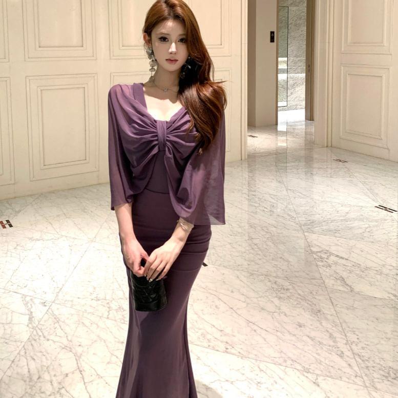 Cape-Sleeve Plain Ruched Midi Sheath Dress Product Image