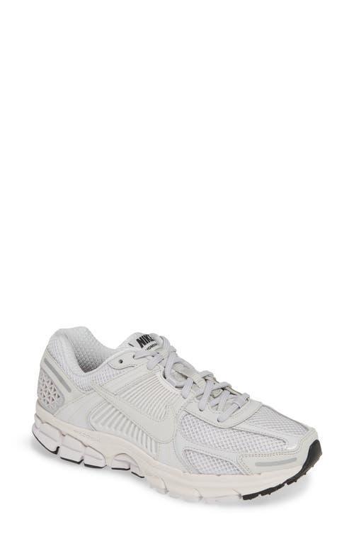 Zoom Vomero 5 Sp Sneaker In White Product Image