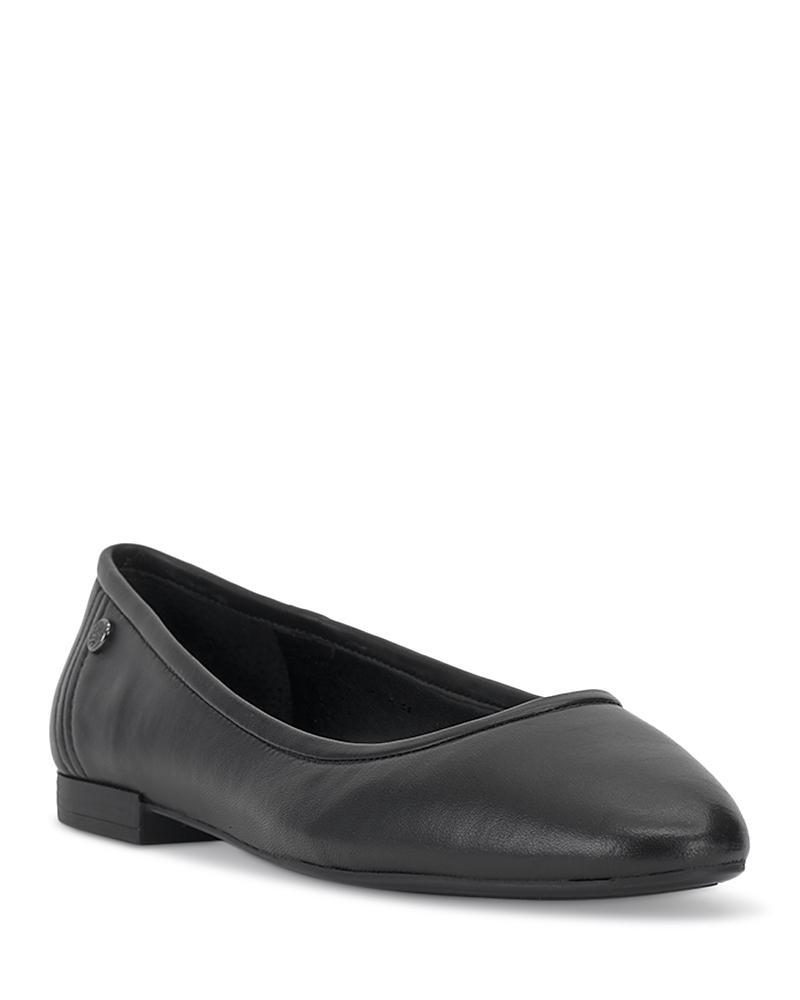 Vince Camuto Minndy Flat Product Image