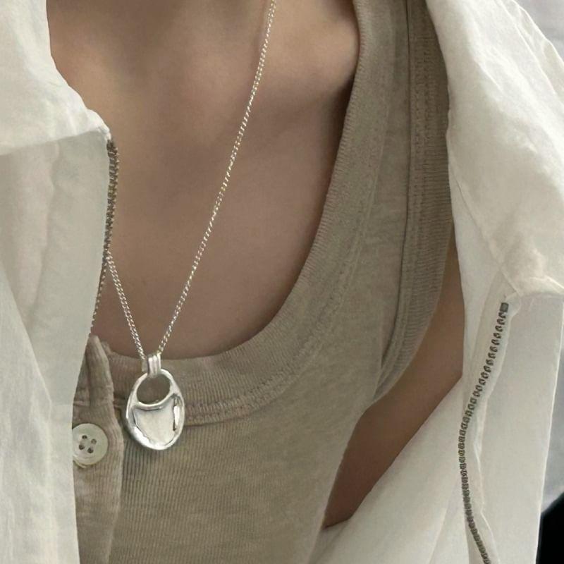 Glossy Pendant Necklace Product Image