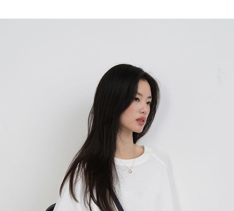 Long-Sleeve Round Neck Plain Slit Tee Product Image