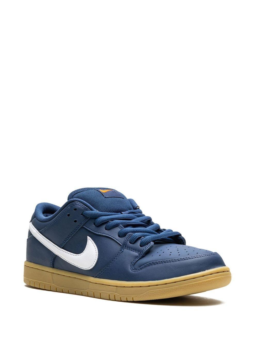 Sb Dunk Low Pro "navy Gum" Sneakers In Blue Product Image