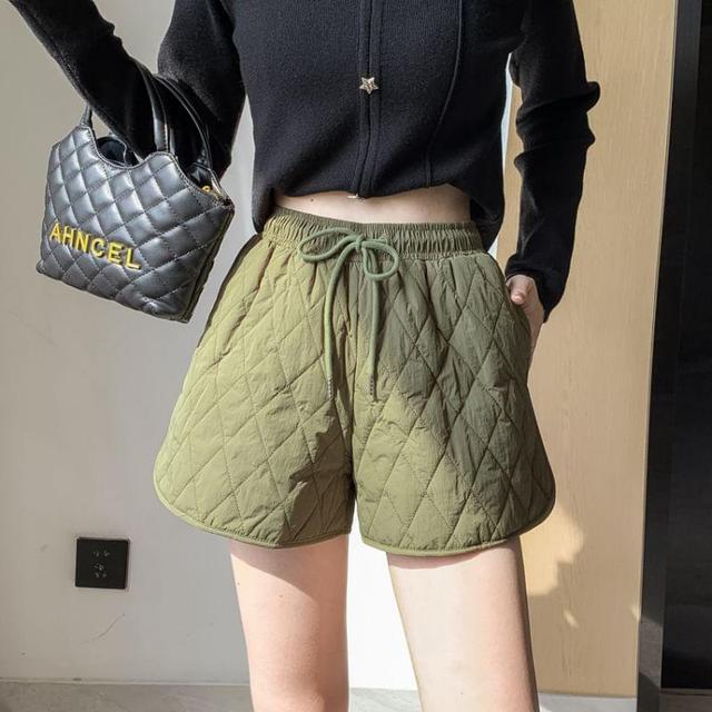 High Waist Plain Quilted Shorts Product Image