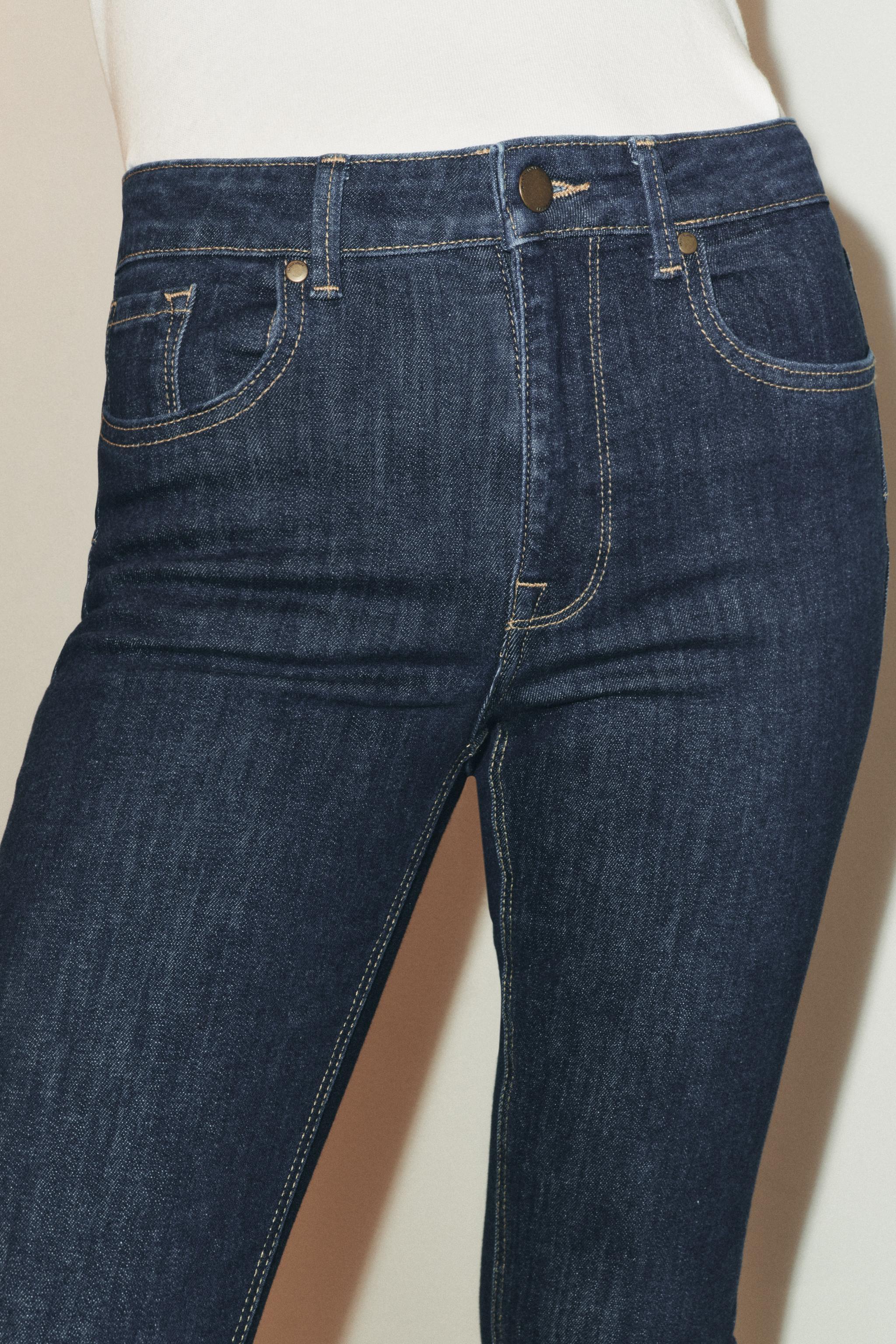 LOW RISE CONTOUR BOOTCUT JEANS ZW COLLECTION Product Image