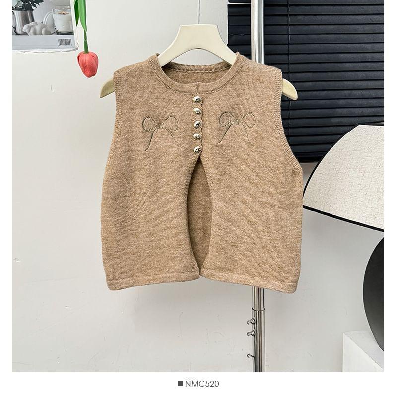 Bow-Embroidered Slited Crop Vest Product Image