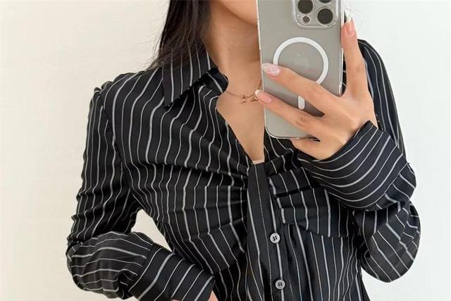 Long-Sleeve V-Neck Collared Striped Ruched Button-Up Blouse Product Image