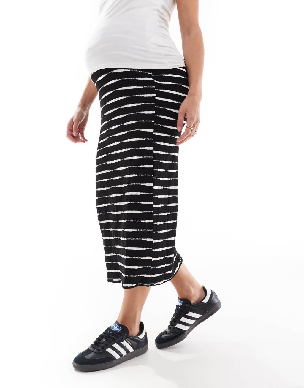 Mamalicious Maternity jersey midi skirt in black with space dye Product Image