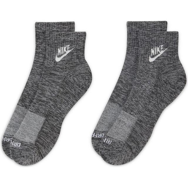 Nike Men's Everyday Plus Cushioned Ankle Socks Product Image