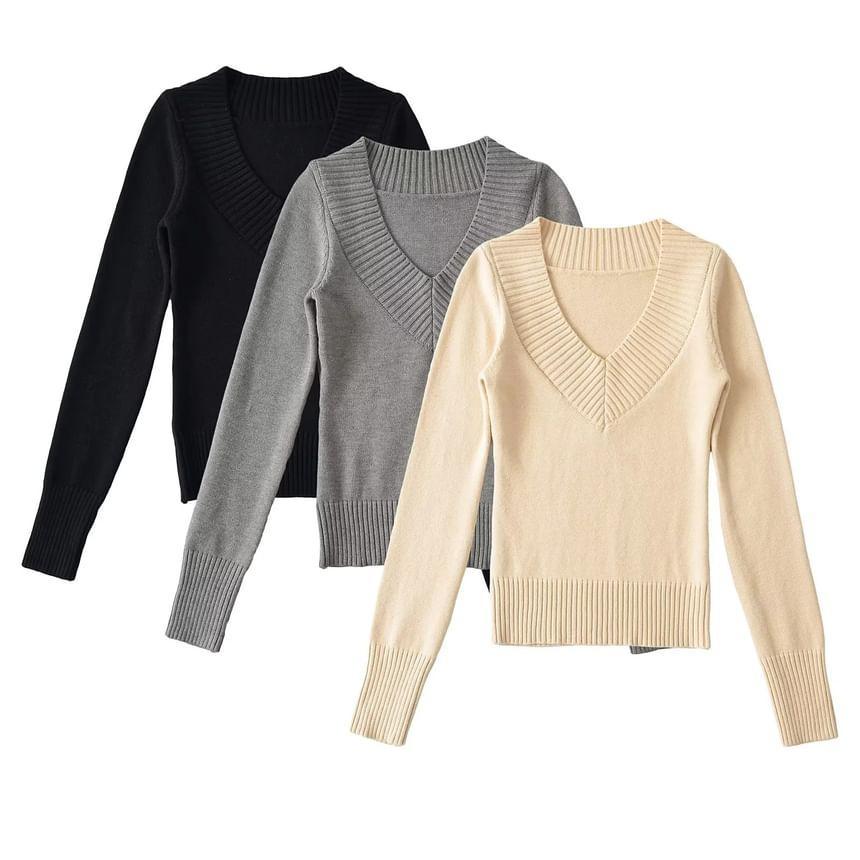 Long-Sleeve V-Neck Plain Knit Top Product Image