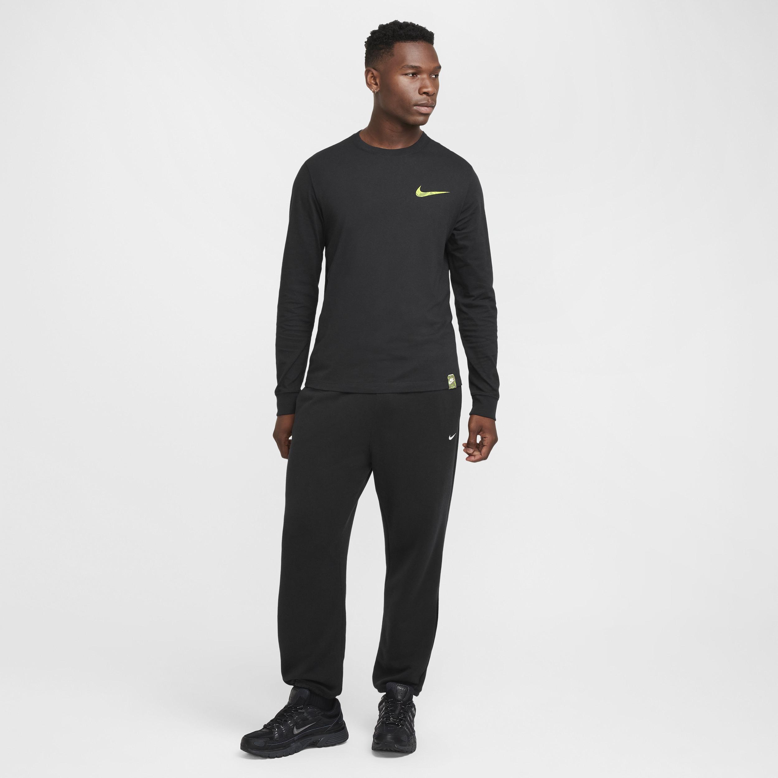 Nike Sportswear Club Long-Sleeve T-Shirt Product Image