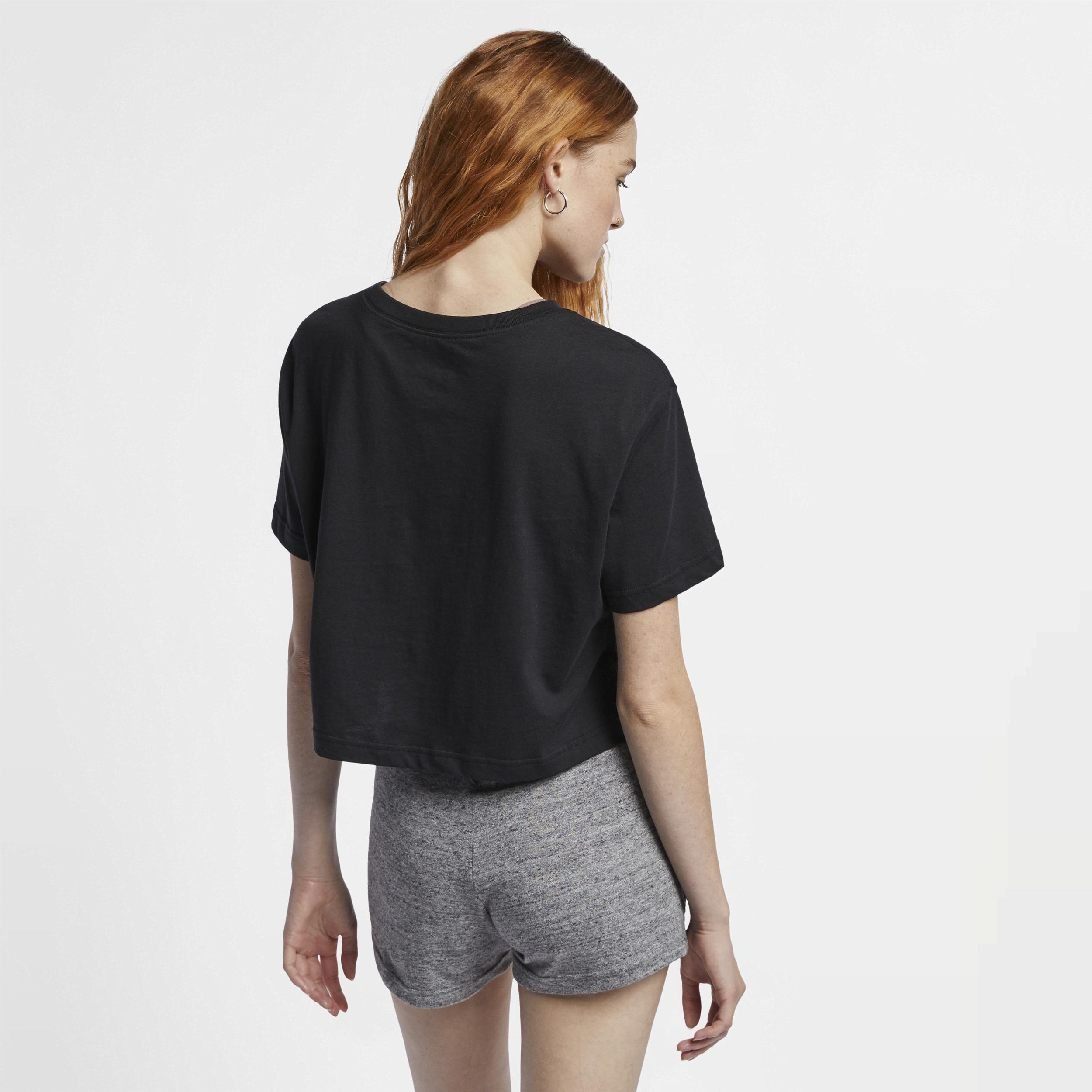 NikeSportswear Essential Cropped T-Shirt Product Image