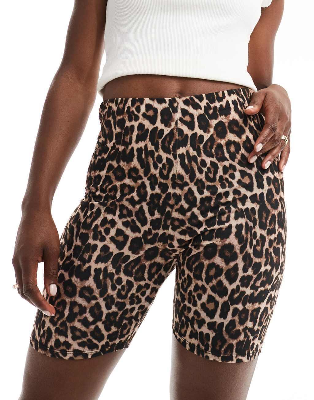 ASOS DESIGN legging short in leopard print Product Image