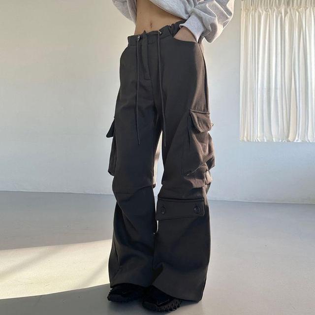 Low Waist Pocket Plain Loose-Fit Wide-Leg Cargo Pants Product Image