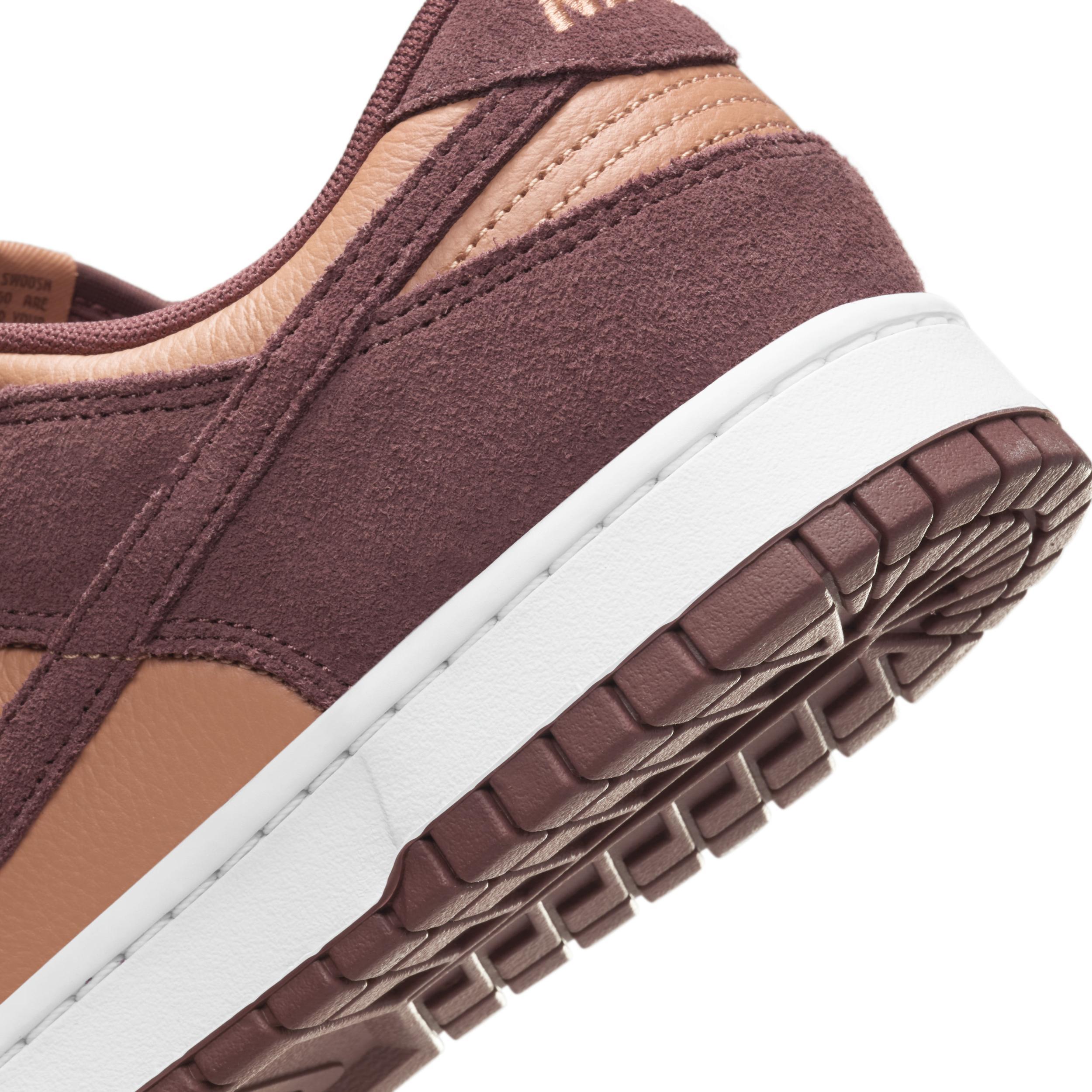 Nike Men's Dunk Low Retro SE Leather/Suede Shoes Product Image