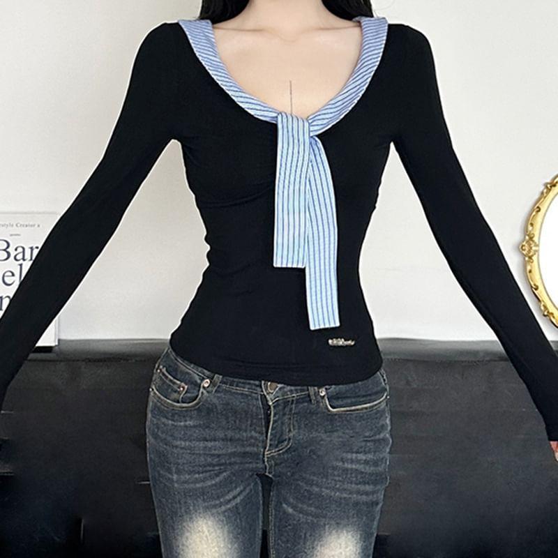 Long-Sleeve V-Neck Striped Panel Slim Fit Crop T-Shirt Product Image