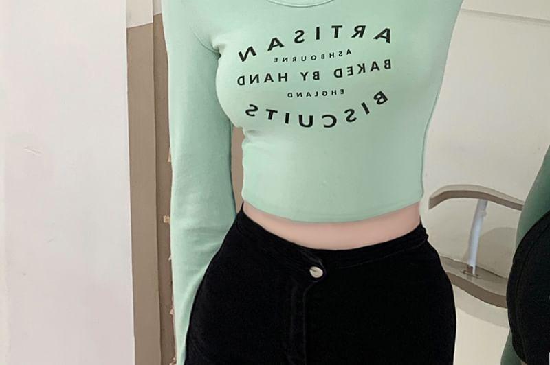 Long-Sleeve Scoop Neck Lettering Print Slim Fit Crop Tee Product Image