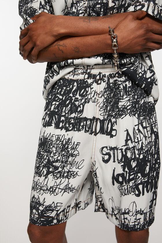 Printed shorts Product Image