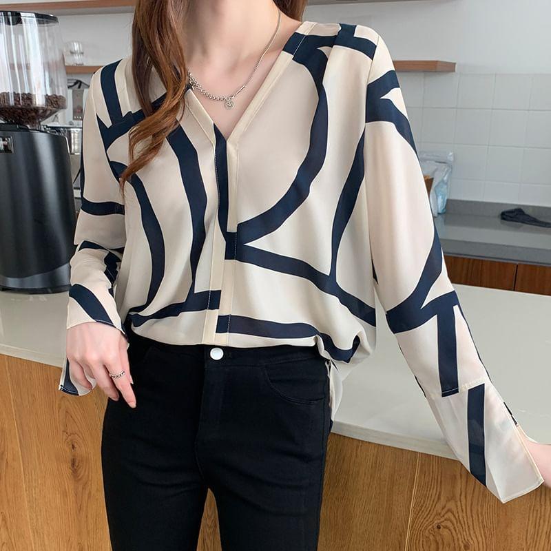 Long-Sleeve V-Neck Two Tone Overhead Shirt Product Image