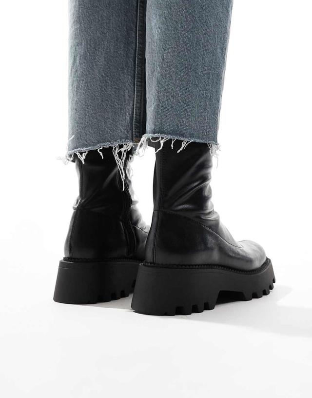 Stradivarius chunky flat boot in black Product Image