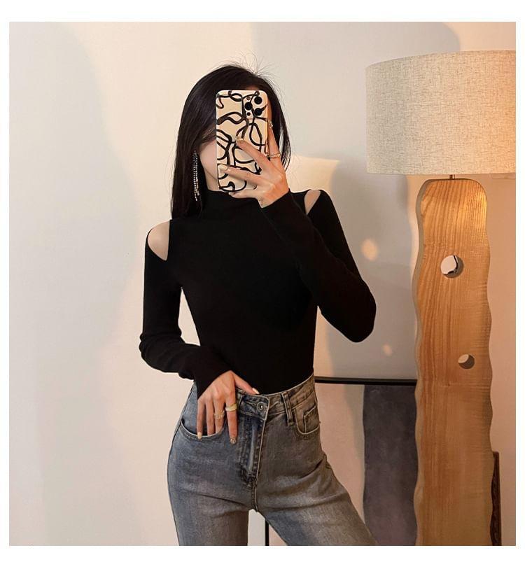 Long-Sleeve Turtleneck Cold-Shoulder Plain Slim Fit Tee Product Image