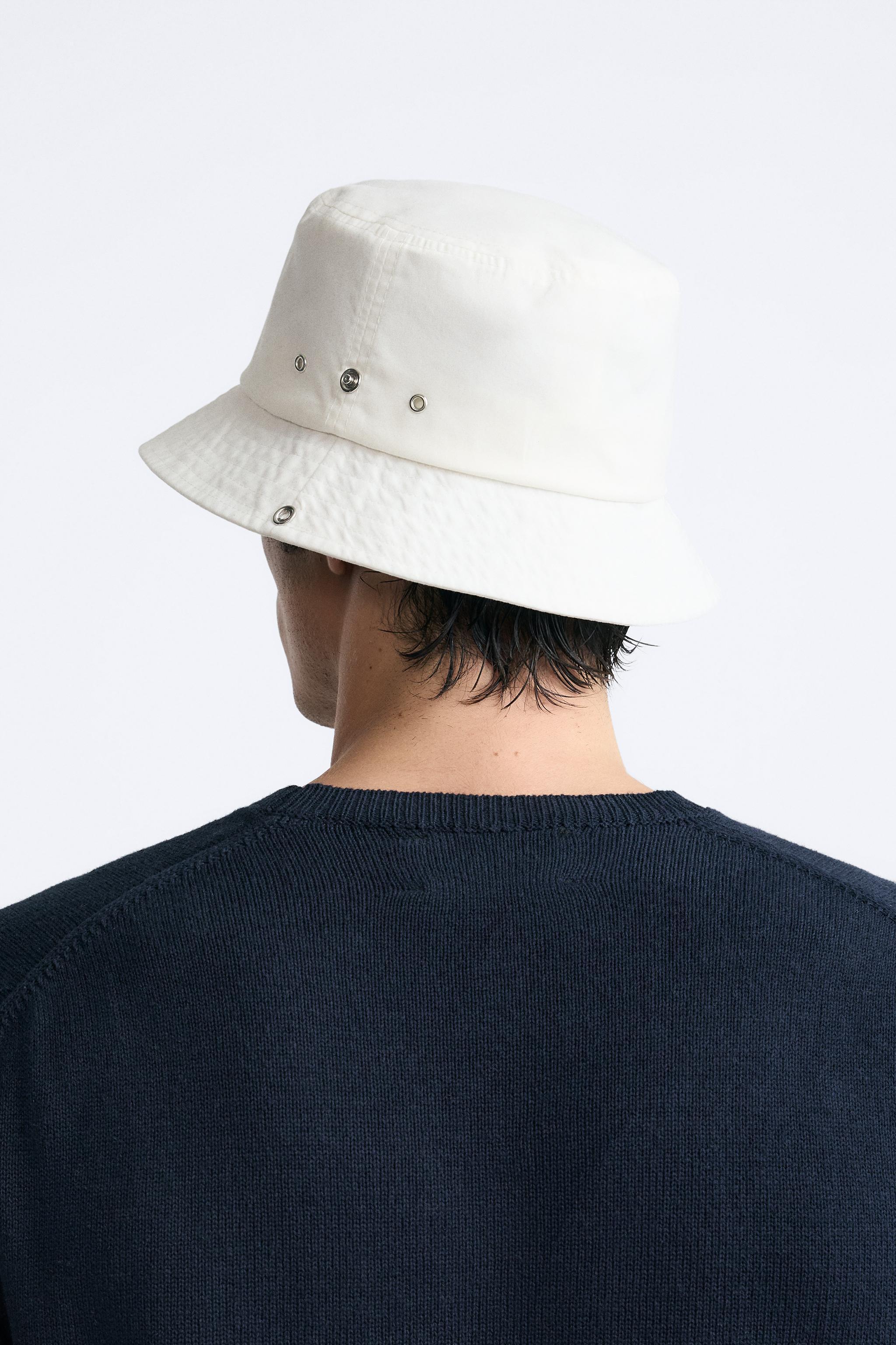 BUCKET HAT Product Image