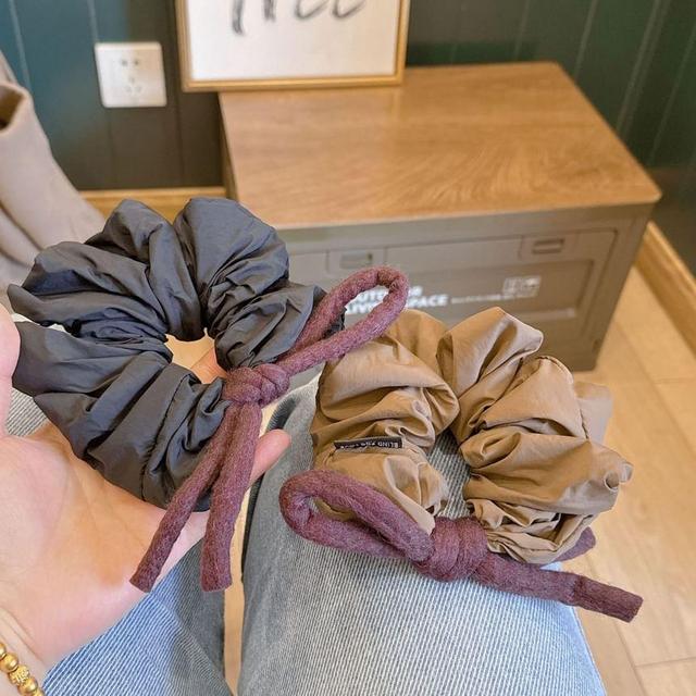 Knot Fabric Scrunchie Product Image