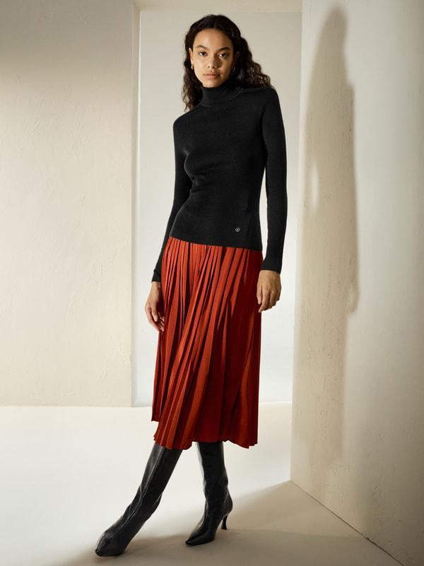 Seamless Silk-Cashmere Blend Turtleneck Sweater Product Image