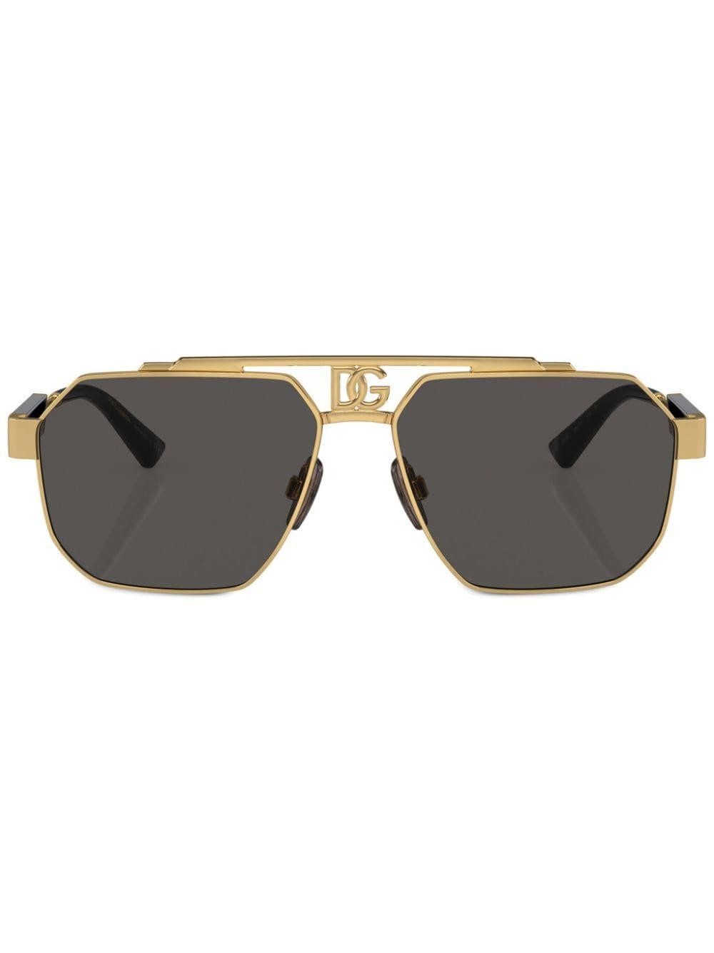 Sonnenbrille Mit Logo-schild In Gold Product Image