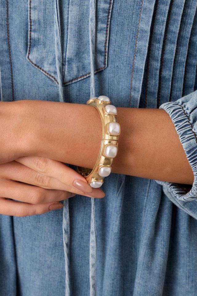 She Walks in Beauty Gold & Ivory Pearl Bracelet Product Image