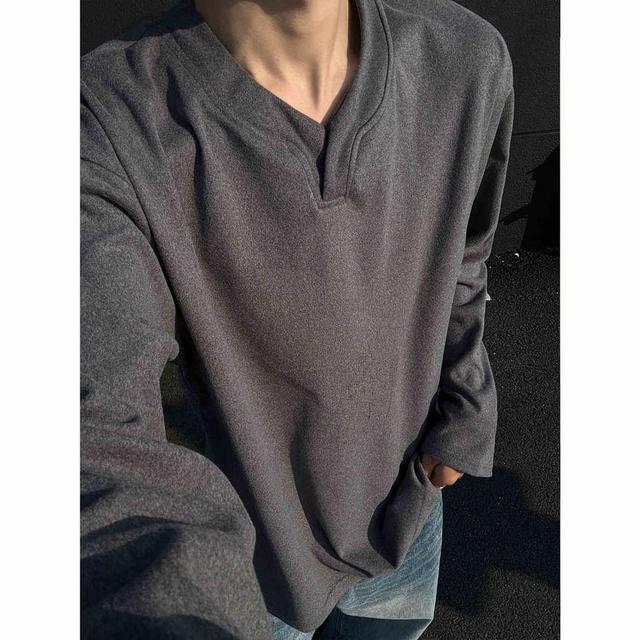 Long-Sleeve Notch Neck Plain T-Shirt Product Image