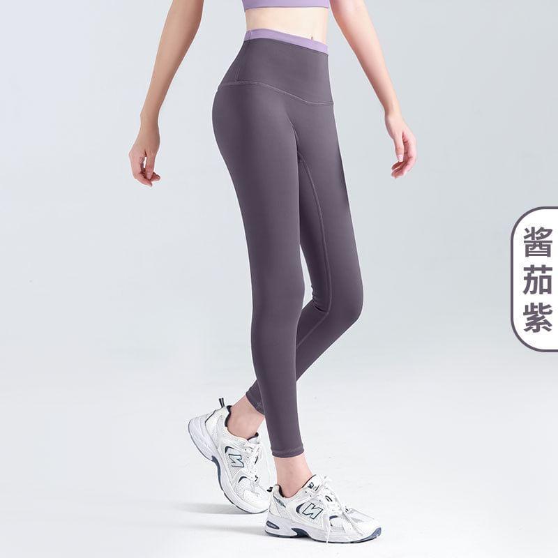 Mid Rise Contrast Trim Cropped Yoga Pants Product Image