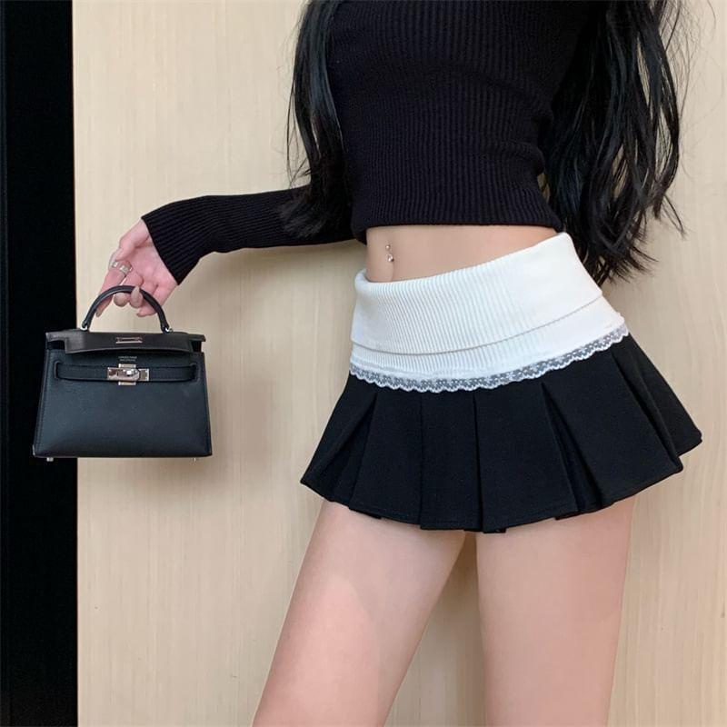 Low Waist Color-Block Paneled Lace-Trim Mini Pleated Skirt Product Image