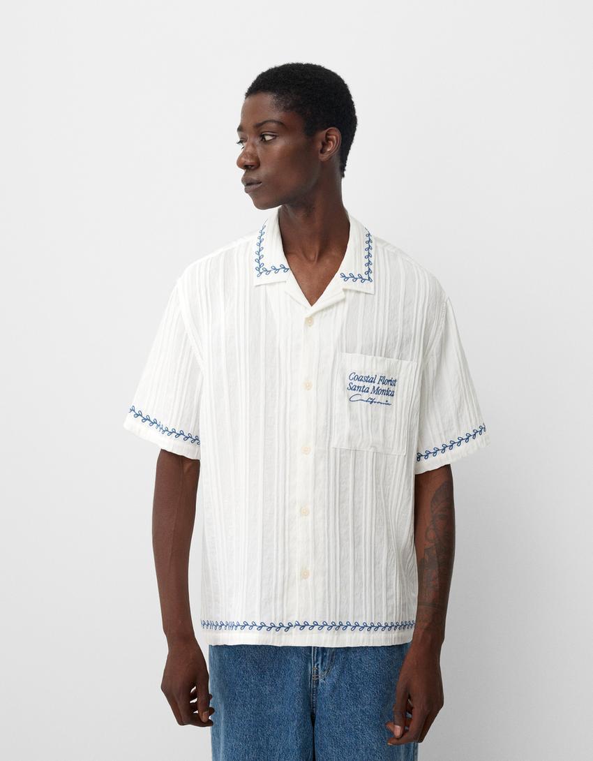 Relaxed fit embroidered short sleeve shirt Product Image