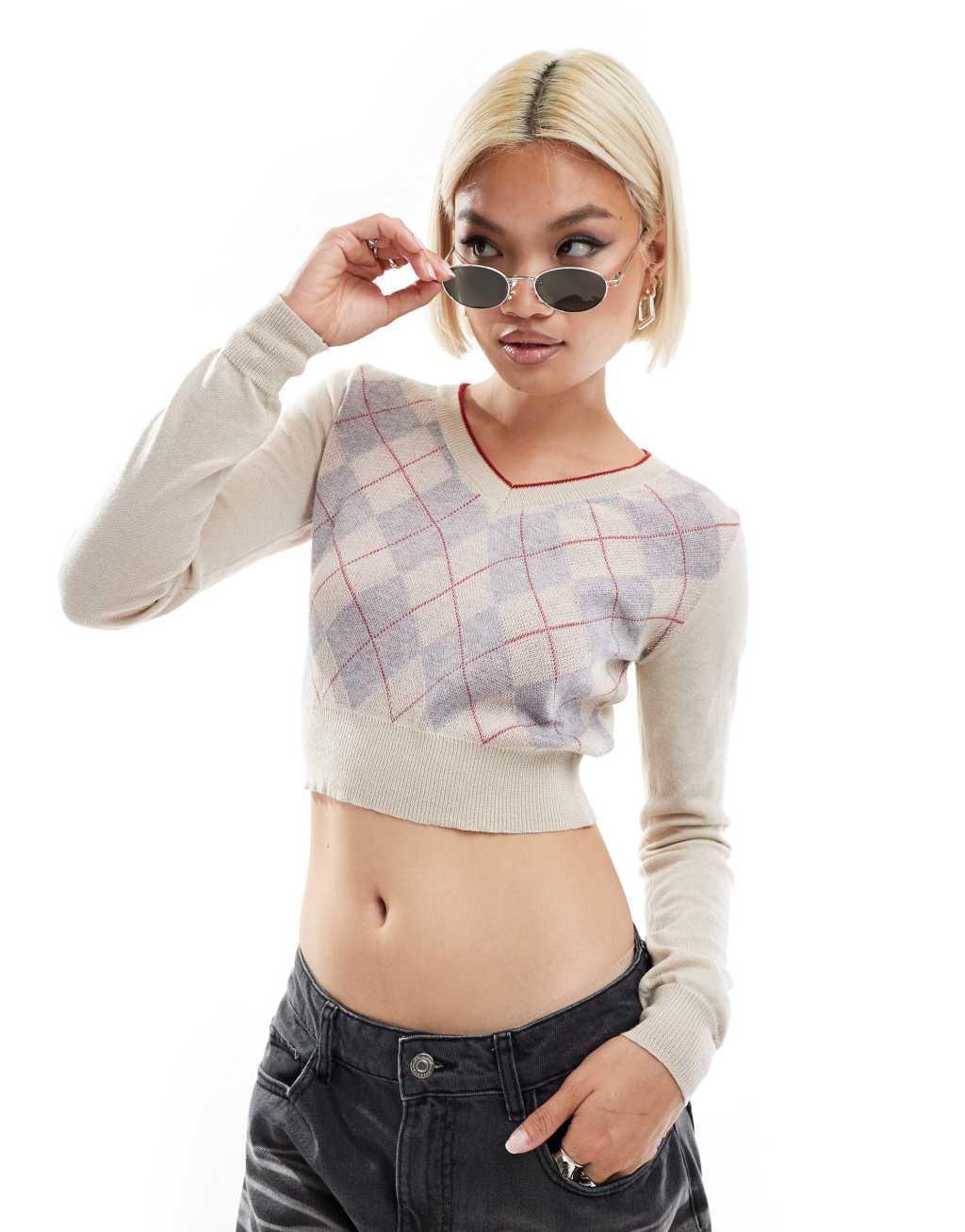 Daisy Street cream argyle pattern v-neck cropped sweater with contrast sleeves Product Image