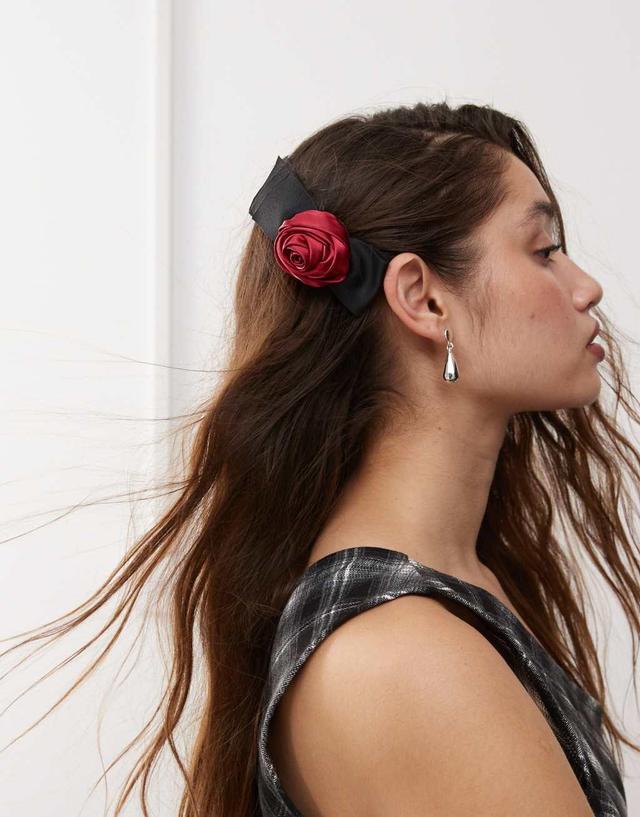 Reclaimed Vintage corsage clip 2 pack in black and red Product Image