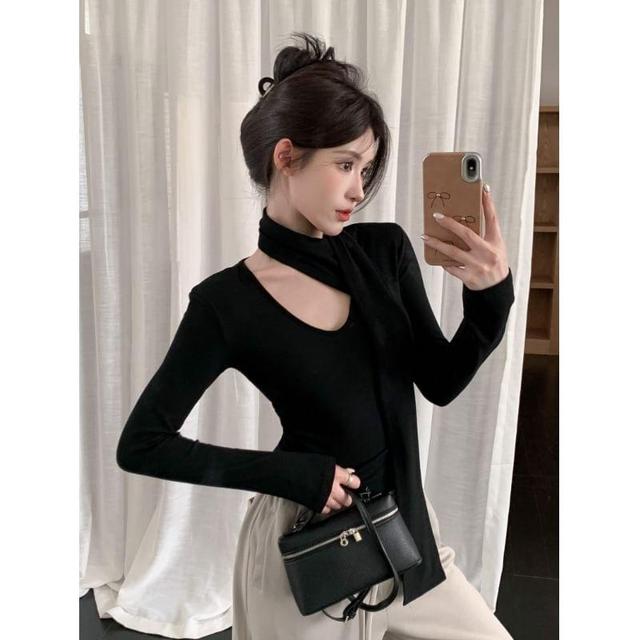 Long Sleeve V-Neck Plain Crop T-Shirt Product Image