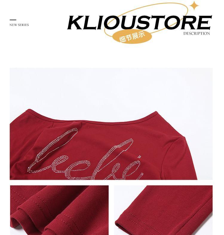 Long-Sleeve One-Shoulder Lettering Cropped Tee Product Image