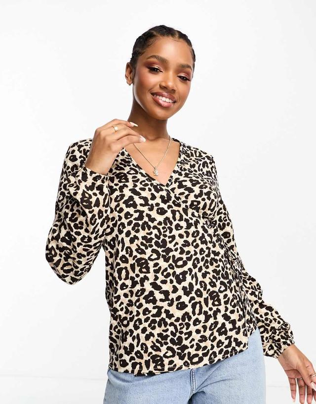 Pieces wrap top in leopard print Product Image