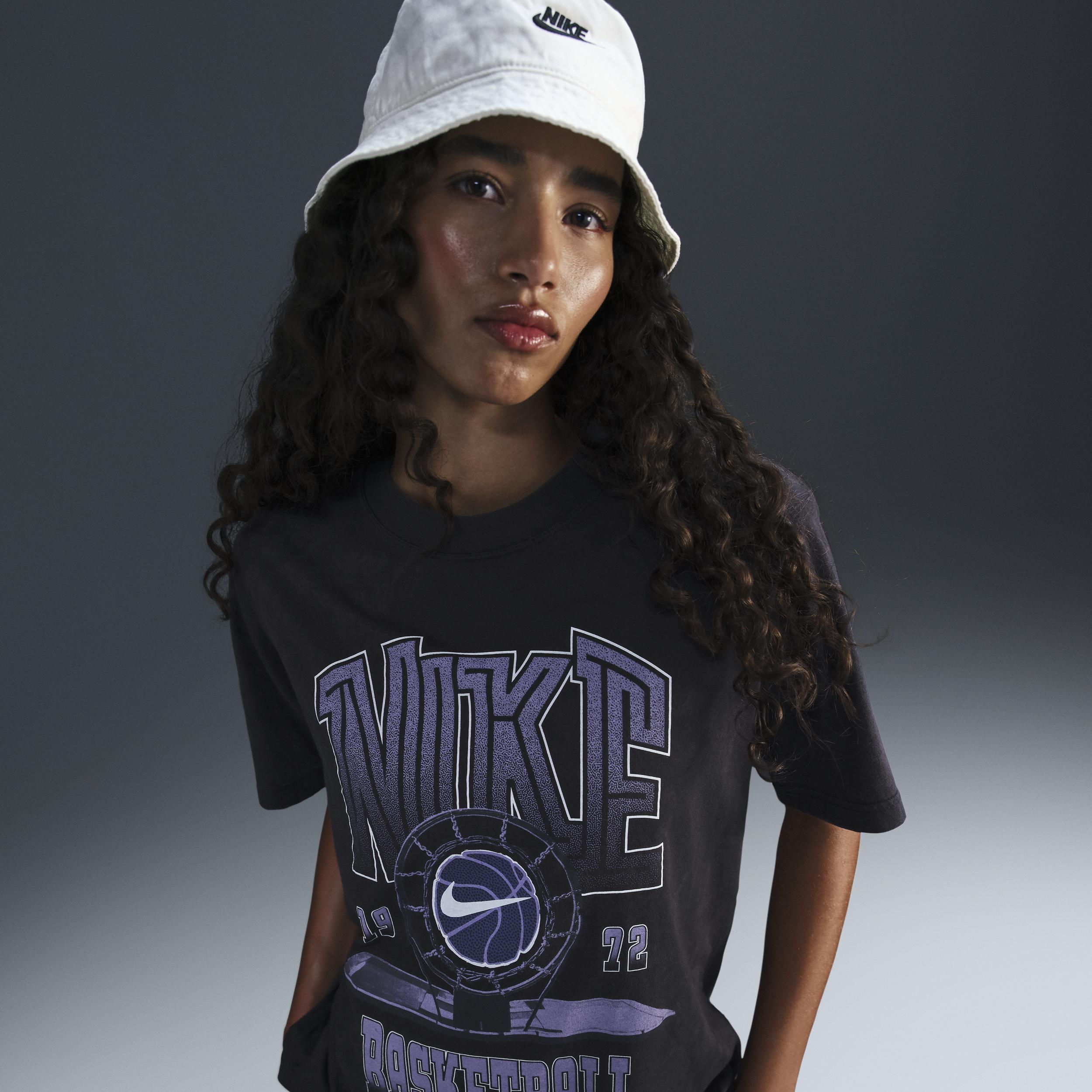 Nike Women's Short-Sleeve Basketball T-Shirt Product Image