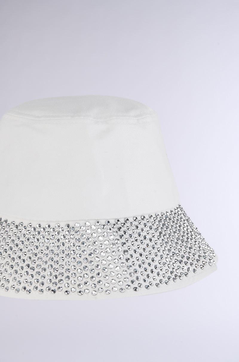 I CRY DIAMONDS BUCKET HAT IN WHITE Product Image