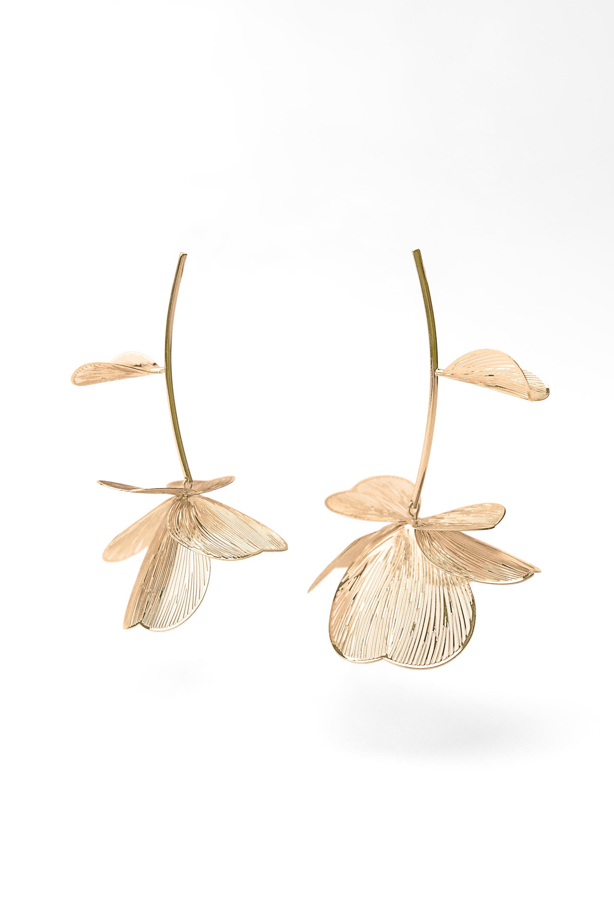 FLOWER EARRINGS Product Image