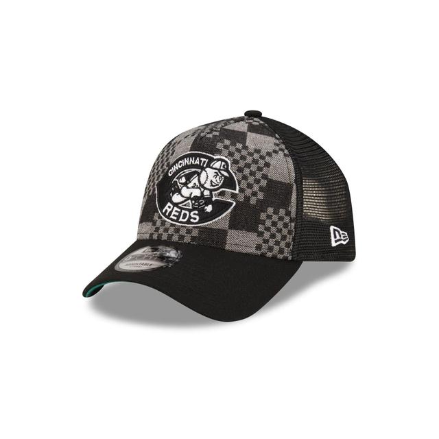 Pittsburgh Pirates Logo Essentials Black 9FORTY A-Frame Snapback Hat Male Product Image