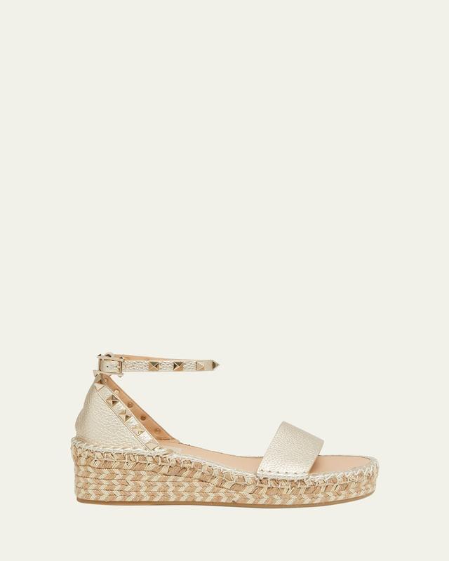 Valentino Rockstud 55 Grainy Leather Platform Sandal In Gold Product Image