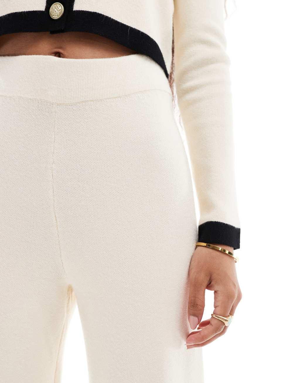 Vero Moda Petite knitted wide leg pants in cream - part of a set Product Image