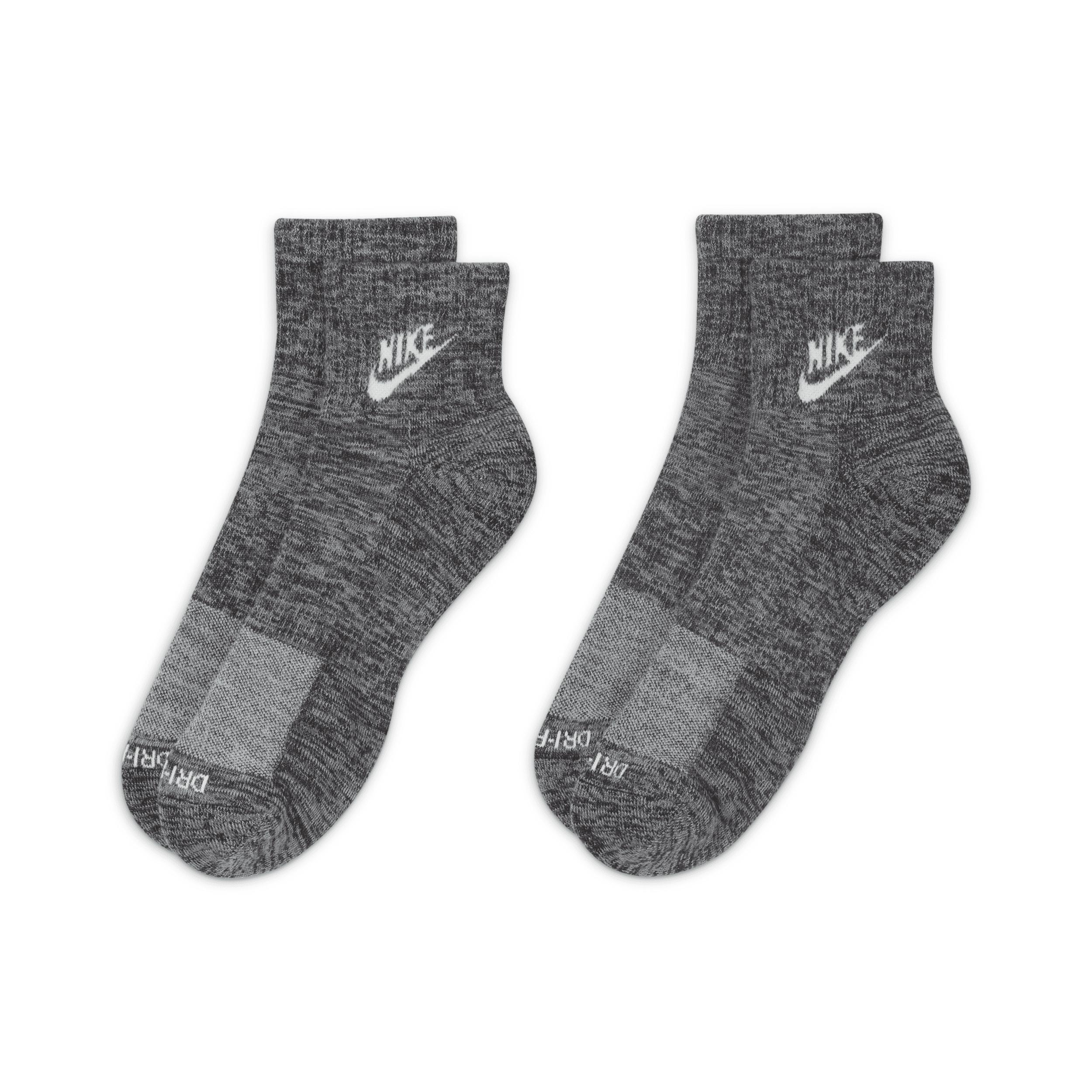 Nike Men's Everyday Plus Cushioned Ankle Socks Product Image