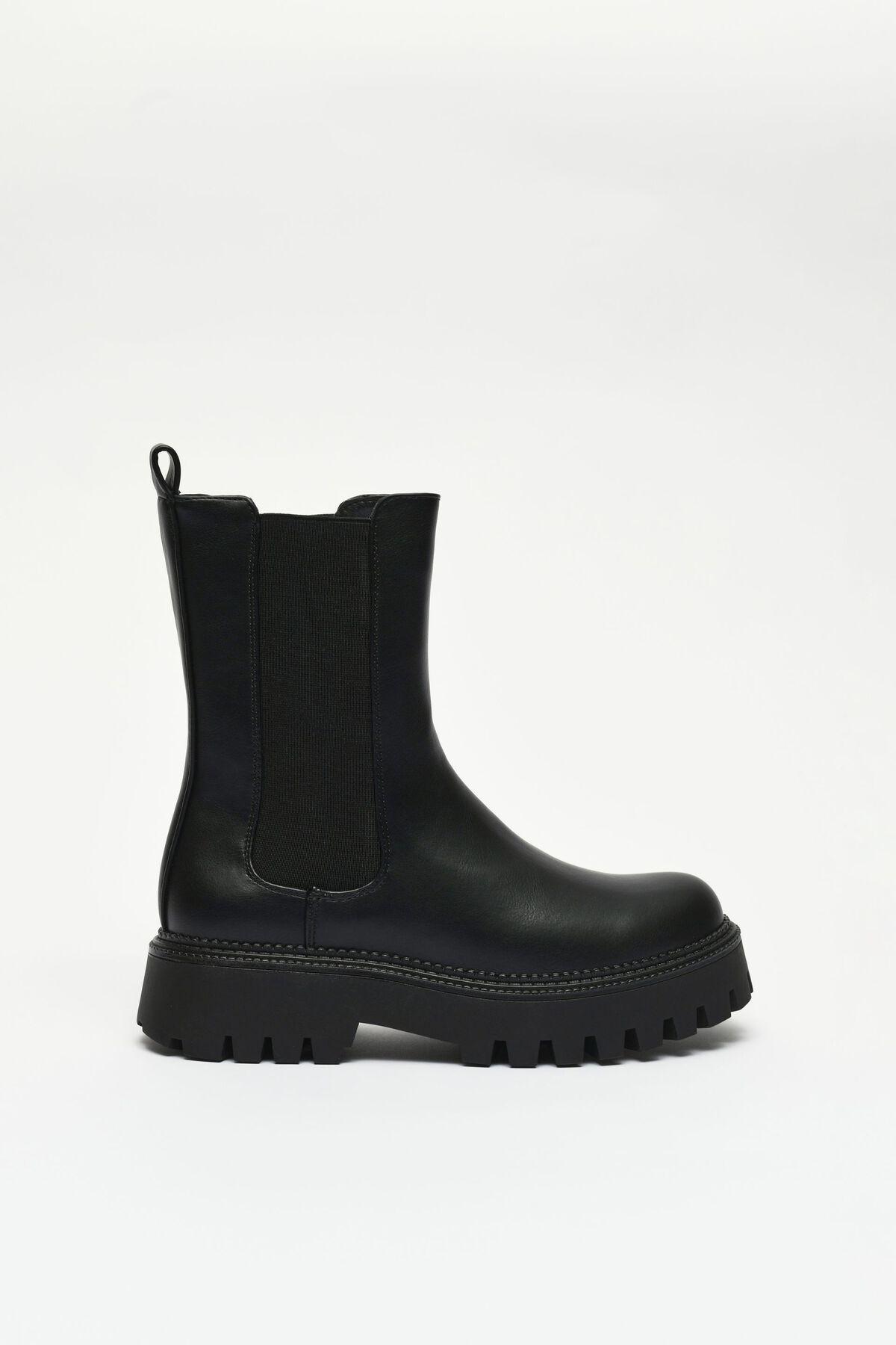 STEVE MADDEN Briona Lug Sole Chelsea Boot Product Image