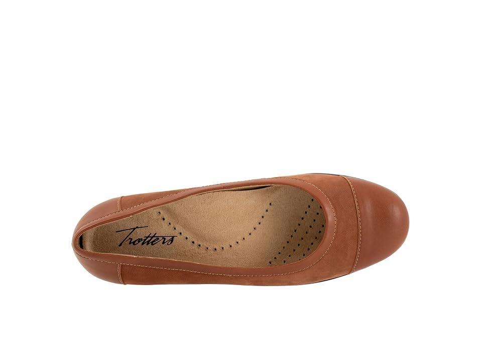 Trotters Delmara (Luggage Nubuck) Women's Flat Shoes Product Image