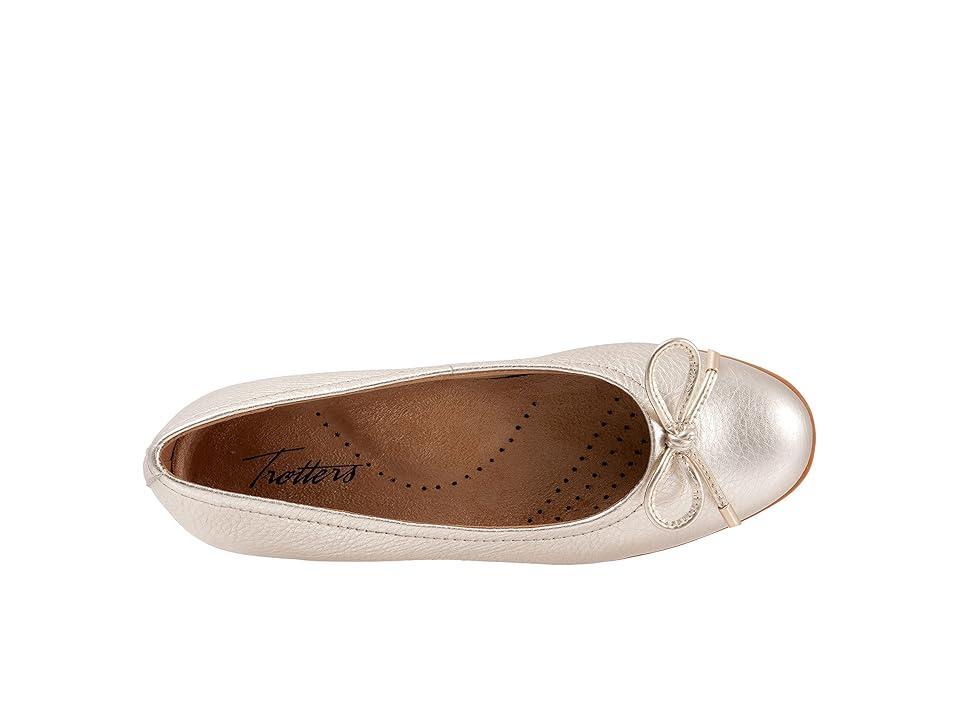 Trotters Dellis (Champagne Metallic Leather) Women's Shoes Product Image