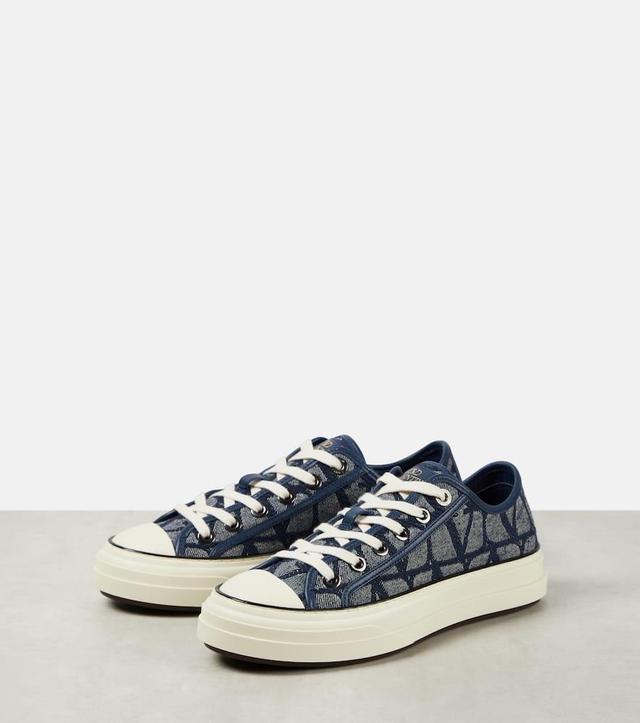 VALENTINO GARAVANI Totaloop Toile Iconographe Denim Sneakers In Blue Product Image